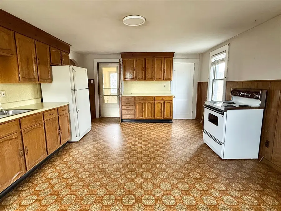 26 Wintworth St., Chicopee, MA 01013 - #3