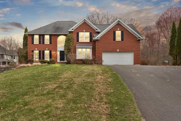 14 Hutchins Way, Westford, MA 01886