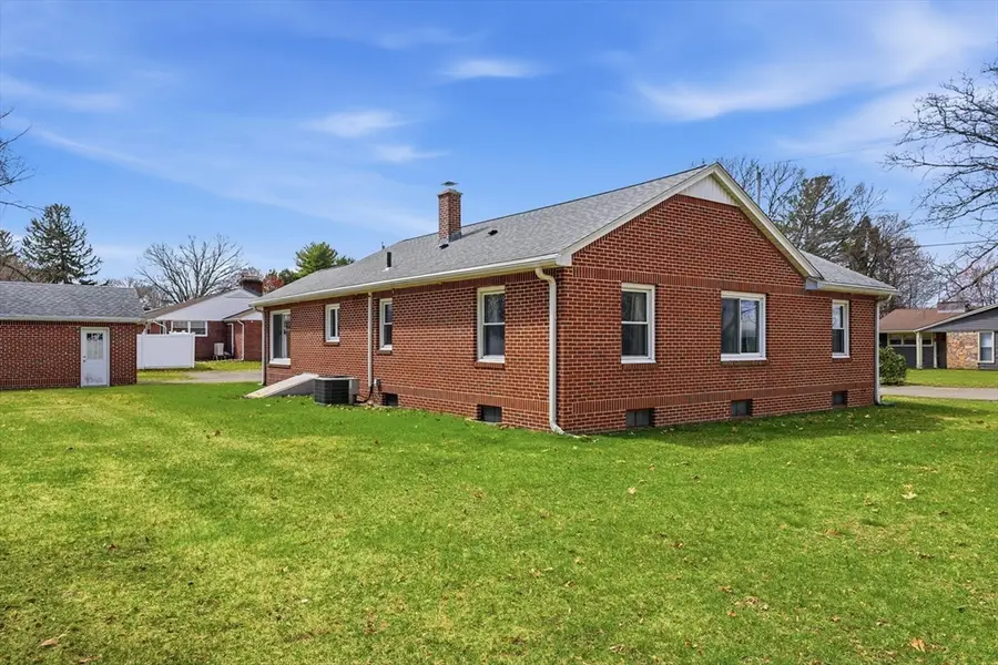 79 Woodlawn St, Chicopee, MA 01020 - #3