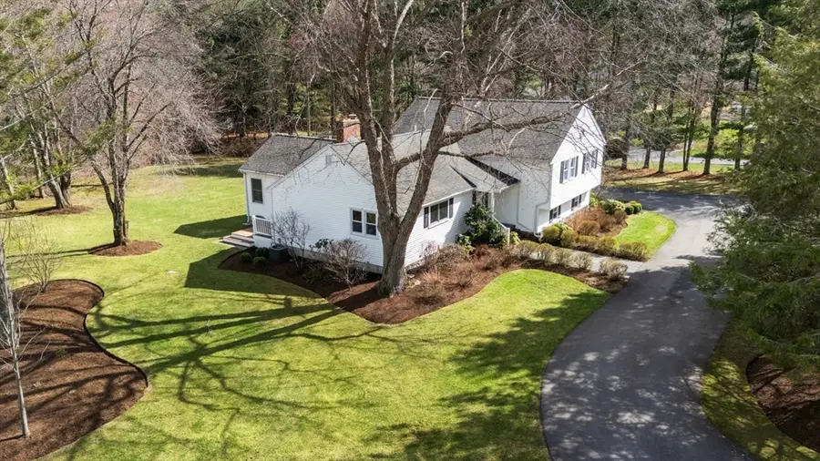 16 Blacksmith Dr, Medfield, MA 02052 - #2