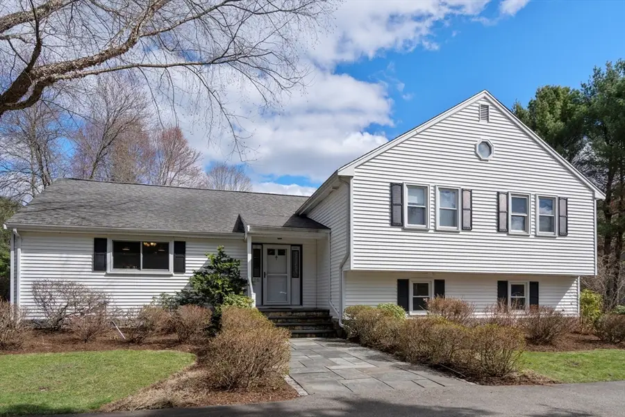 16 Blacksmith Dr, Medfield, MA 02052 - #3