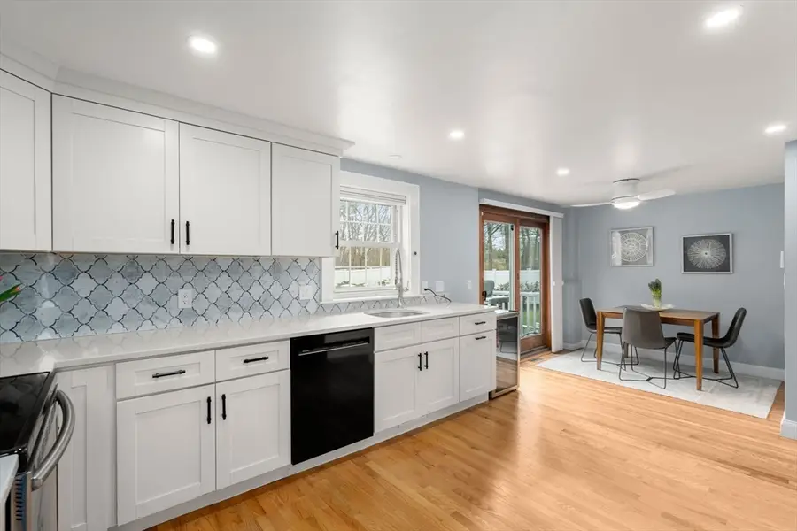 438 Mount Vernon St, Dedham, MA 02026 - #3