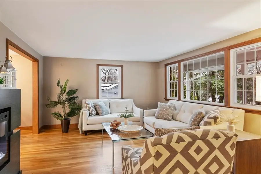 11 Ethelyn Cir, Maynard, MA 01754 - #3