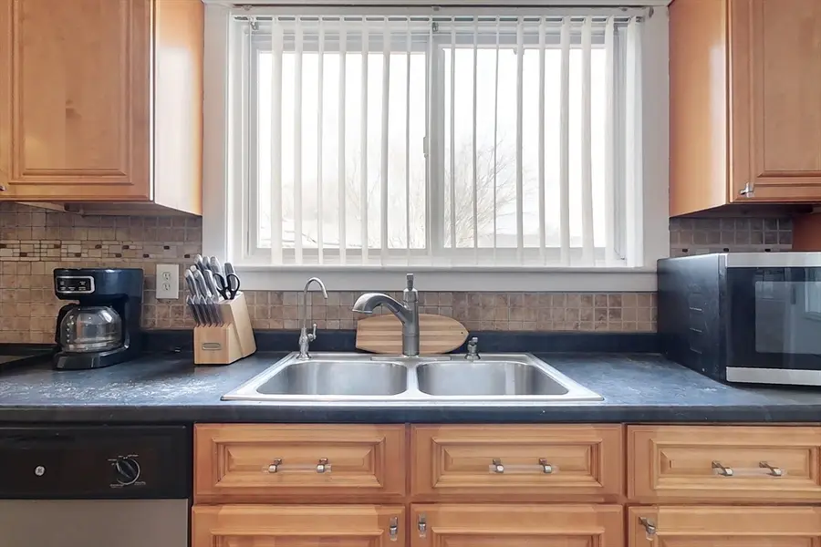 6 Danforth St, Lawrence, MA 01843 - #3