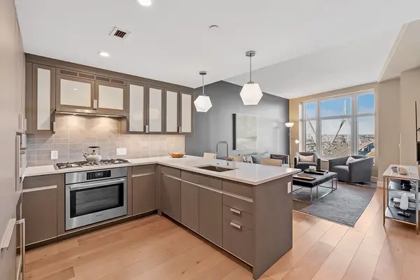 100 Lovejoy Wharf #11F, Boston, MA 02114