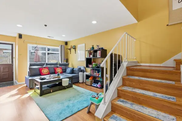 64 Rosewood Dr #64, Stoughton, MA 02072