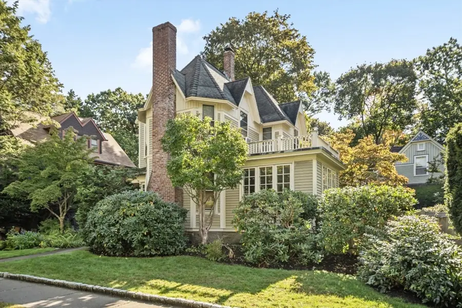 284 Lake Ave, Newton, MA 02461 - #2