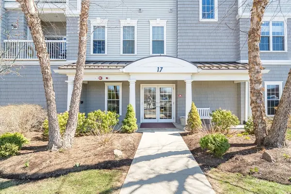 17 Morgan Drive #204, Natick, MA 01760