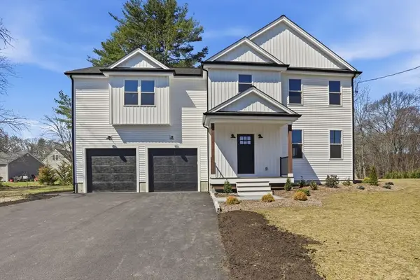 2 Valley Run Dr, Attleboro, MA 02703