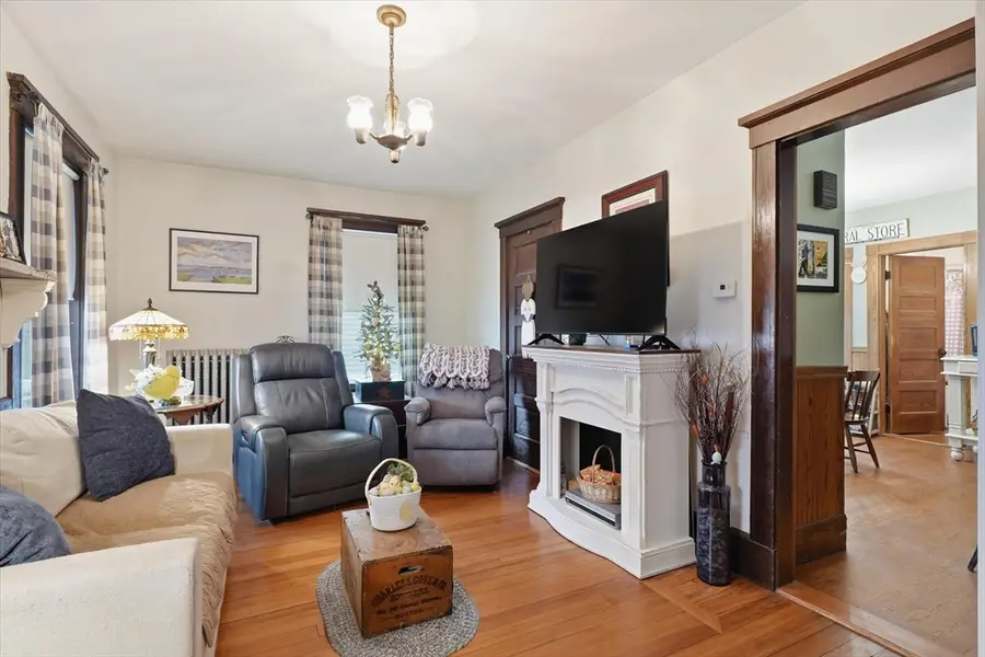 24 Fairview Ave, Swampscott, MA 01907 - #3