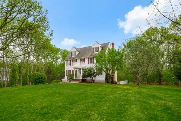 8 Smithfield Place, Dartmouth, MA 02748