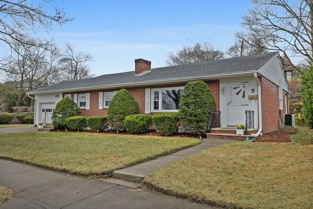 14 Schofield Dr, Newton, MA 02460 - #1