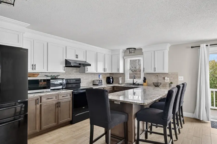 22 Connecticut Ave, Middletown, RI 02842 - #3