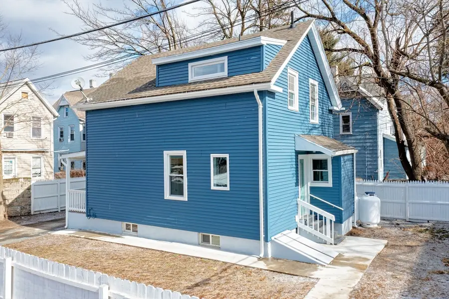 11 Carpenter Ct, Springfield, MA 01109 - #2