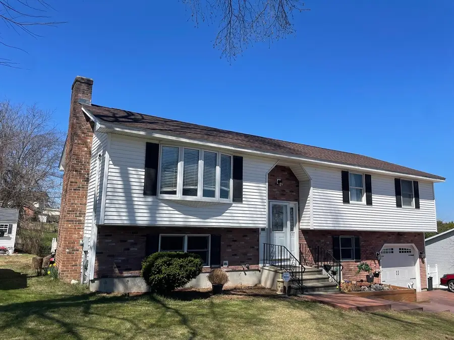 132 Ondrick Dr, Chicopee, MA 01020 - #3