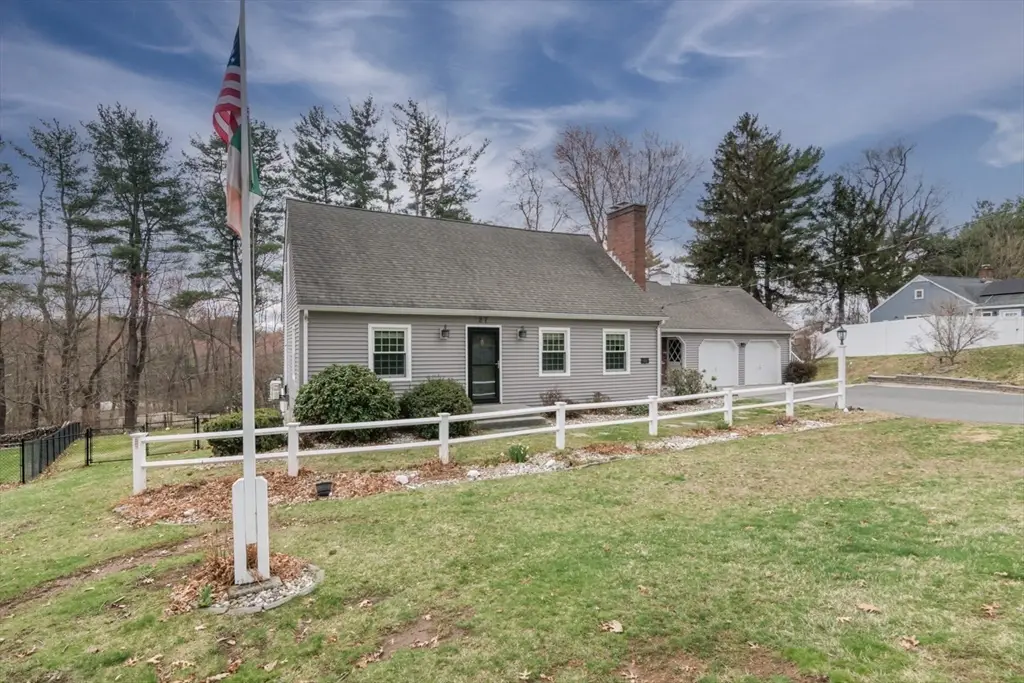 27 East Circle Drive, East Longmeadow, MA 01028 - #1