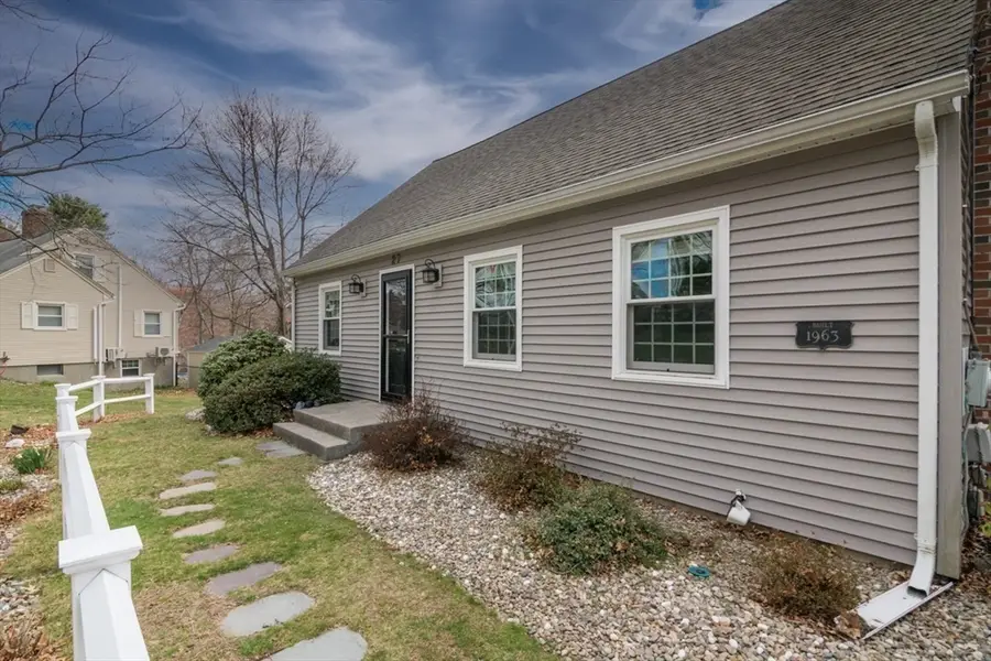 27 East Circle Drive, East Longmeadow, MA 01028 - #3