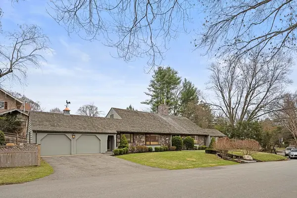 2 Edgewater Place, Winchester, MA 01890