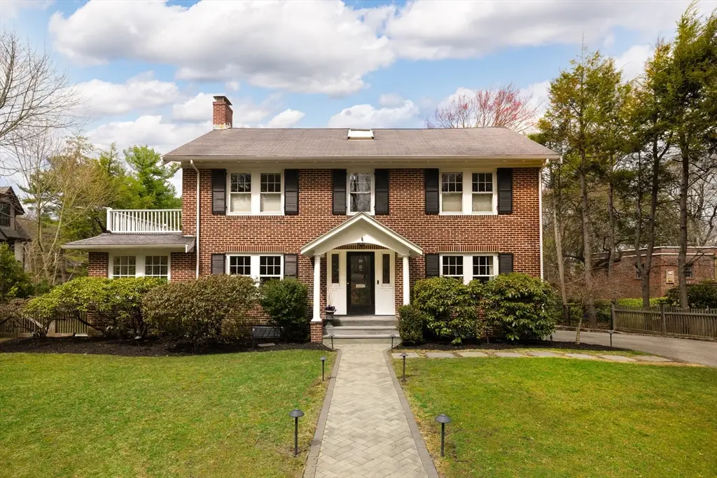 98 Spooner Road, Chestnut Hill, MA 02467 - #1