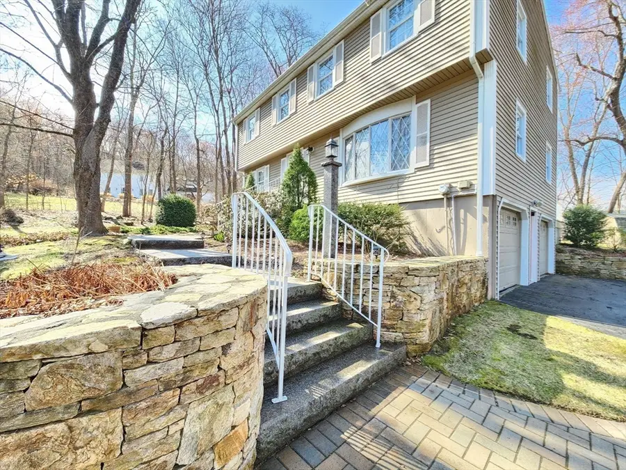 21 Overlook Dr, Westborough, MA 01581 - #2