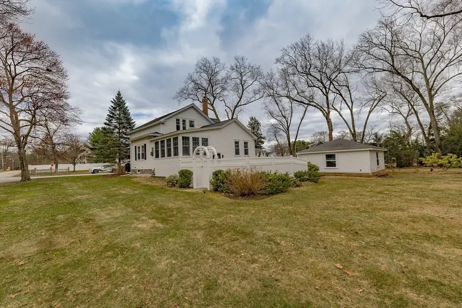 12 Woodlawn Ave, Chelmsford, MA 01824 - #3