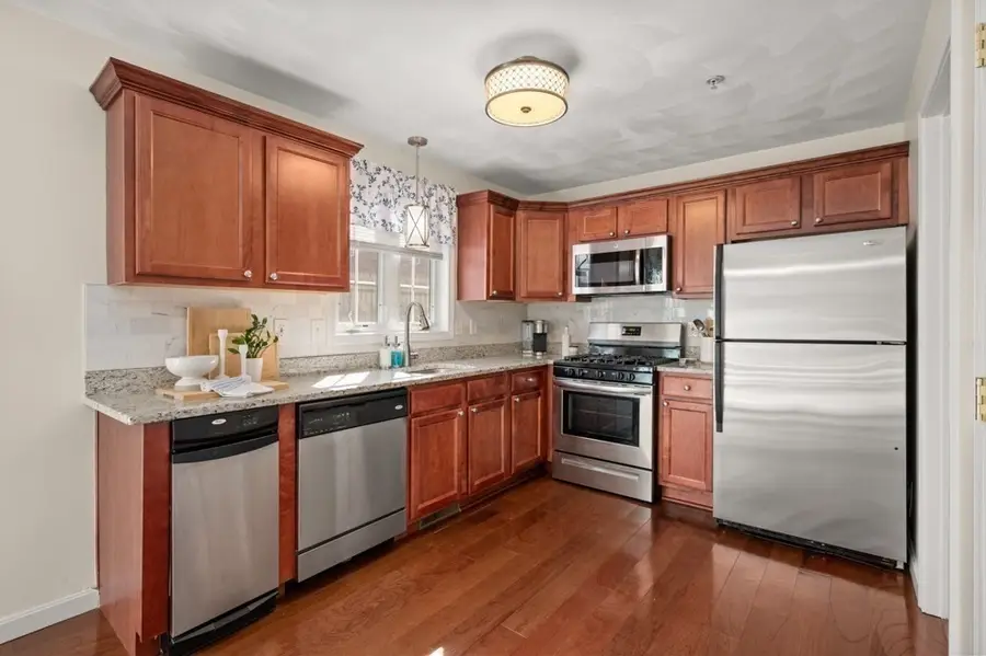 15 Alton St #9, Lowell, MA 01852 - #3