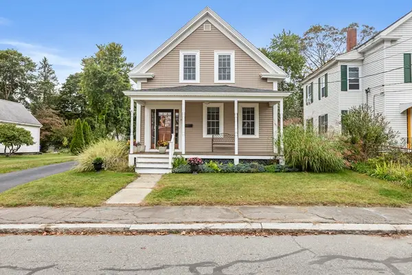 26 Maple St, Taunton, MA 02780