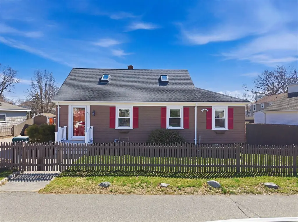 52 Worthen St, Swansea, MA 02777 - #1