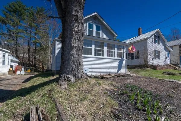71 Washington St, Greenfield, MA 01301