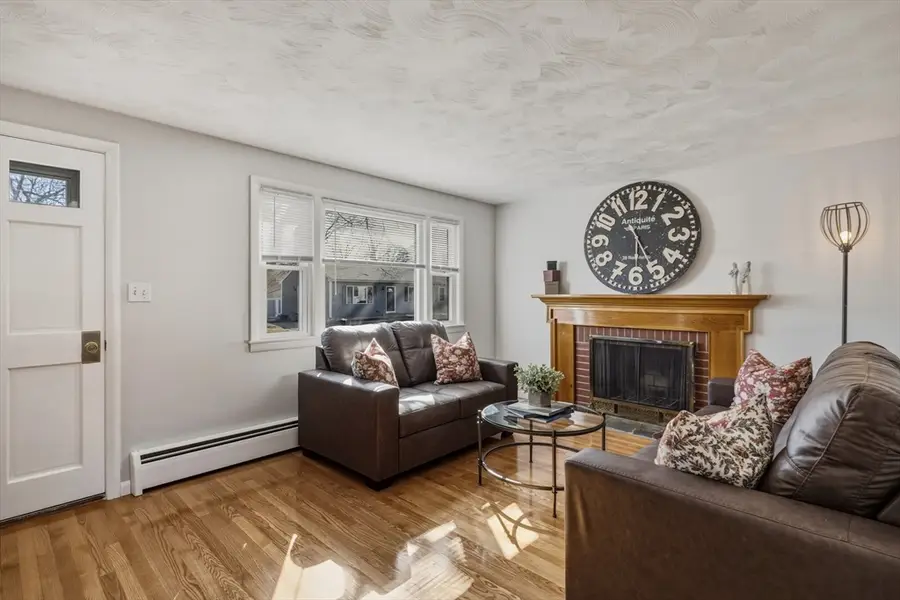 46 Lakevilla Ave, Springfield, MA 01109 - #2