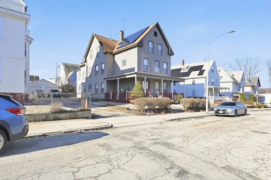 8 Lowell St, Worcester, MA 01603 - #2