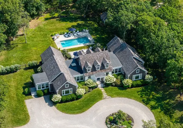 8 Paddock Rd, Oak Bluffs, MA 02557