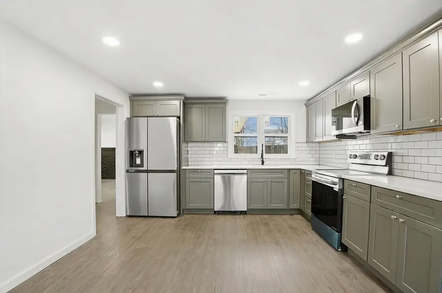 92 Summer St, Brockton, MA 02302 - #3