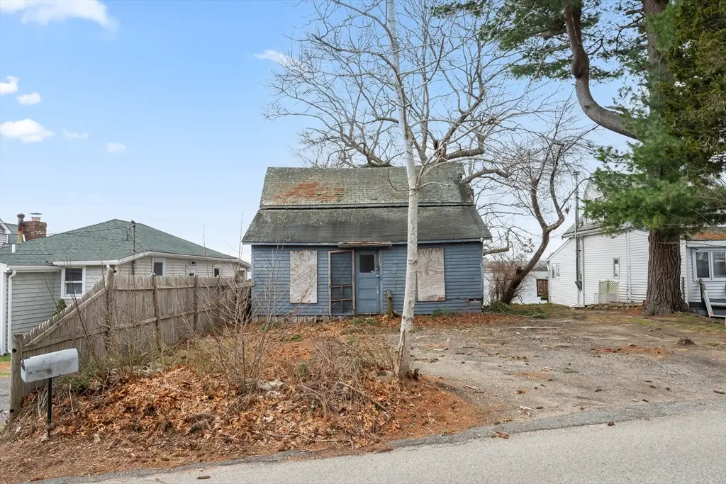 15 Ocean Ave, Halifax, MA 02338 - #1