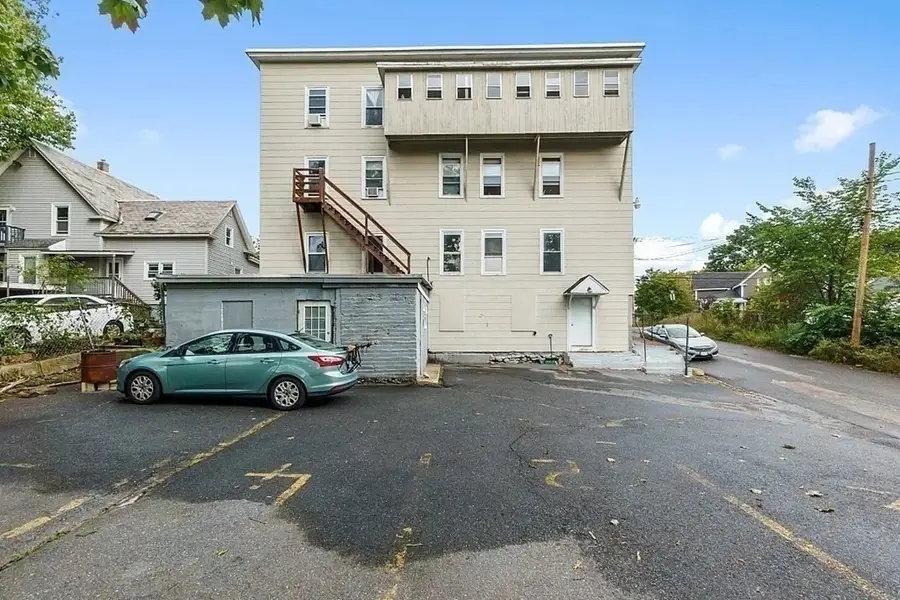 113 Spruce St, Leominster, MA 01453 - #3