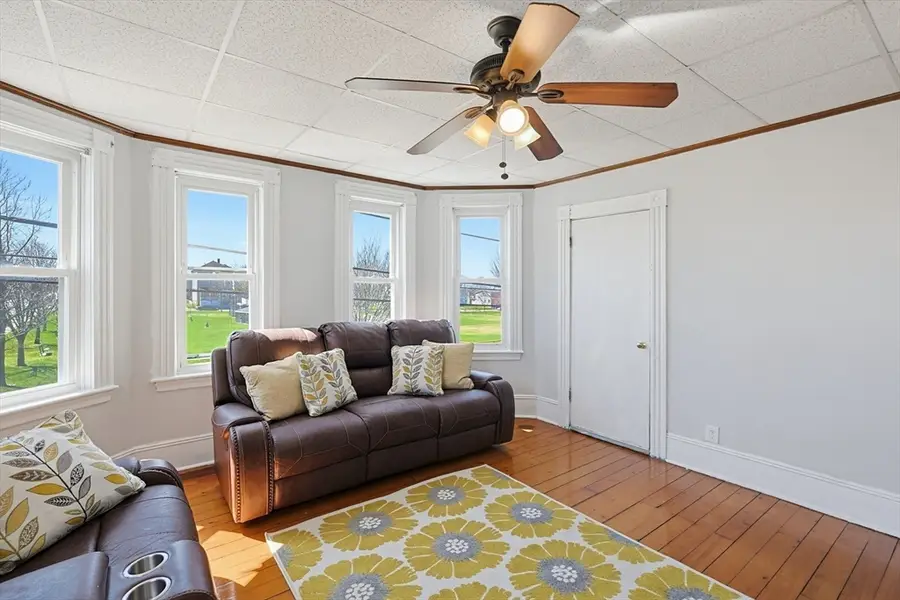 464 Birch St, Fall River, MA 02724 - #3