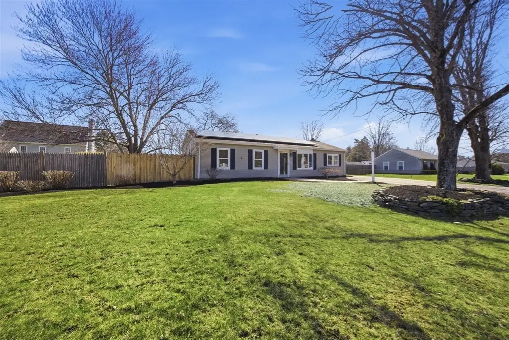 534 Hogg Memorial Dr, Whitman, MA 02382 - #1