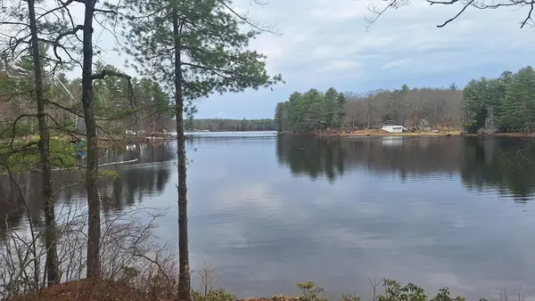 99 Lakeshore Dr, Spencer, MA 01562