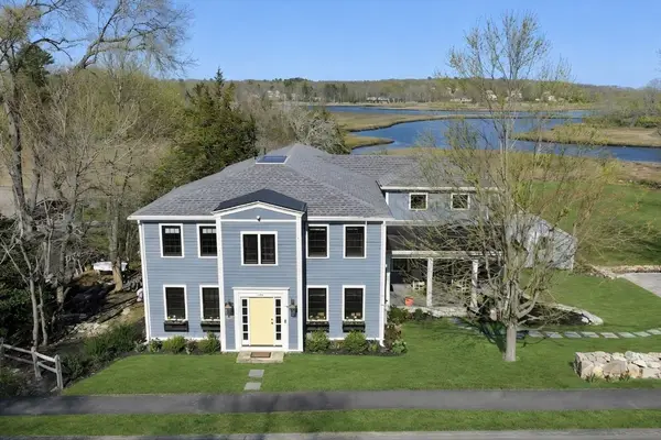 392 S Main St, Cohasset, MA 02025