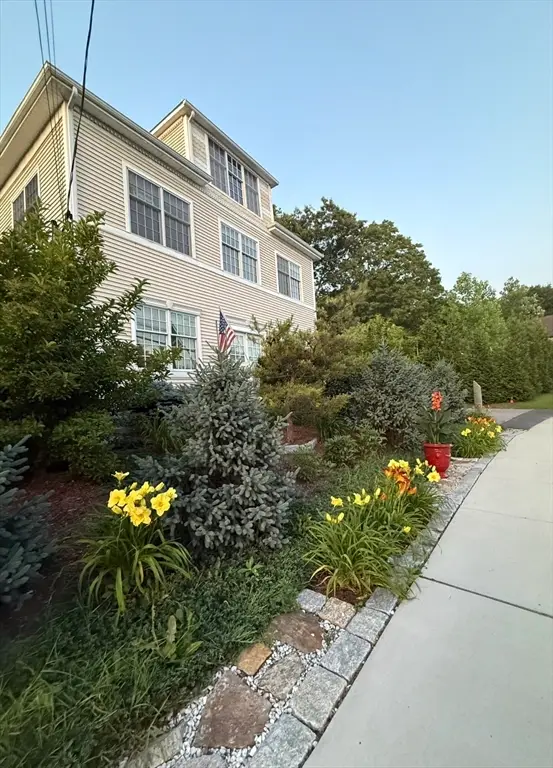 297 Providence Rd, Grafton, MA 01560