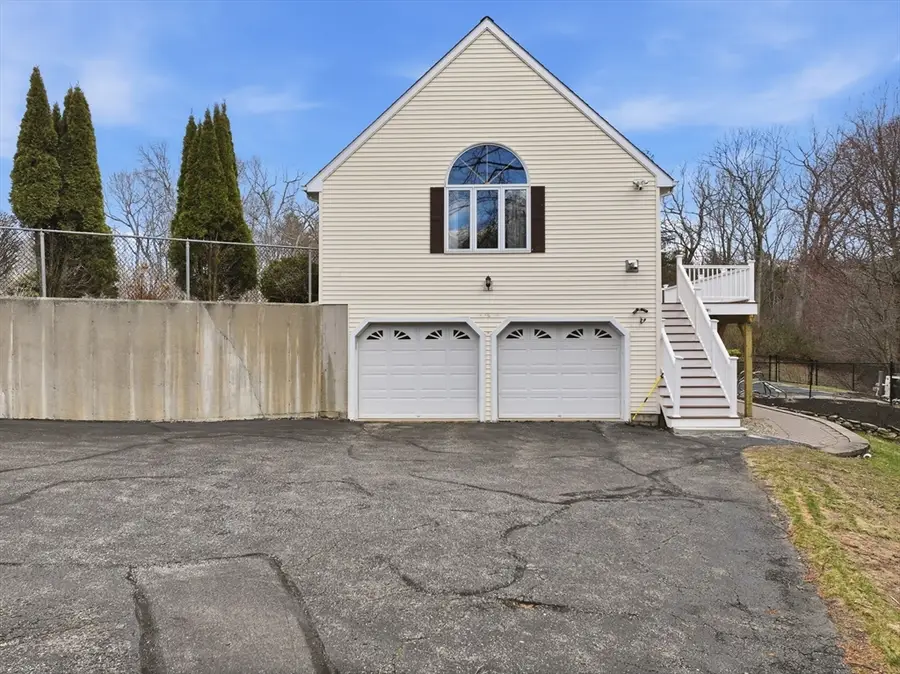 9 Knollwood Dr, Charlton, MA 01507 - #3
