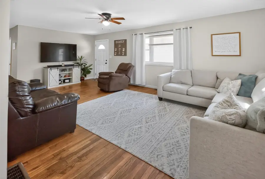 1 Carmen Park Dr, Middleboro, MA 02346 - #3