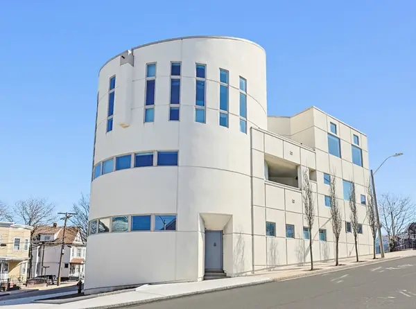 60 Tufts St #1, Somerville, MA 02145