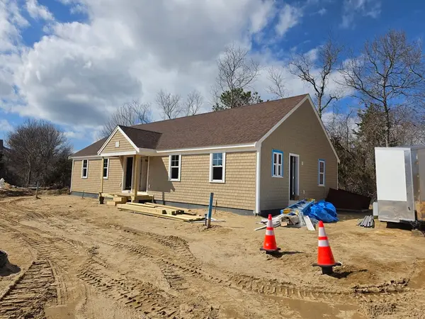 87 Acapesket Rd #2A, Falmouth, MA 02536