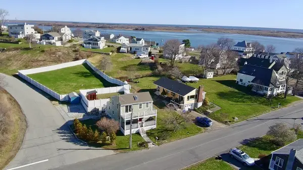 3 Skytop Rd, Ipswich, MA 01938