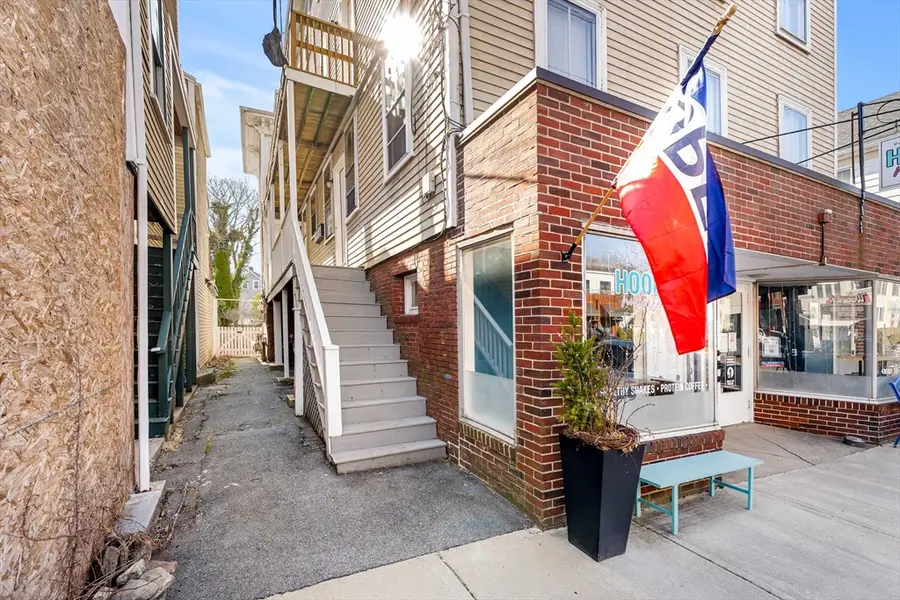 126 Pleasant St, Marblehead, MA 01945 - #3