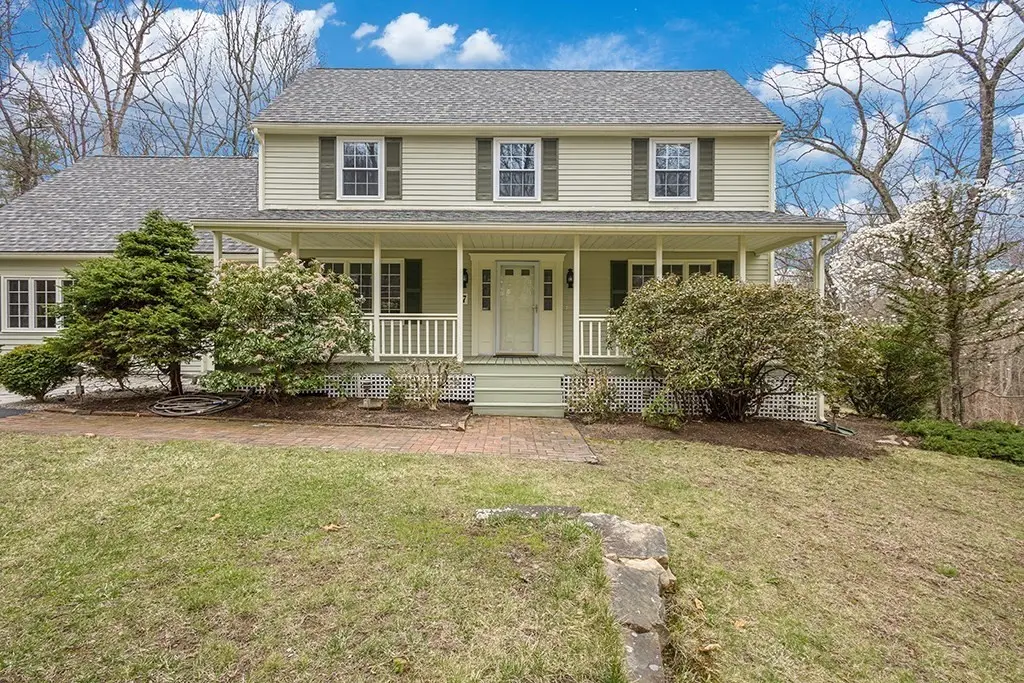 7 Neck Hill Rd, Mendon, MA 01756 - #1