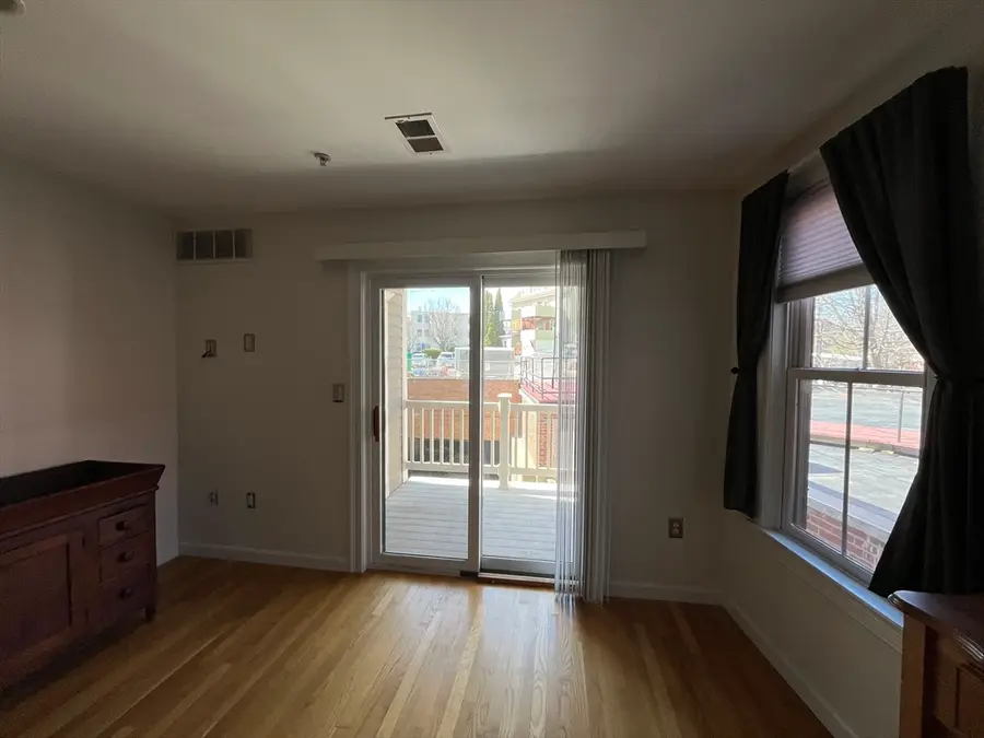 75 Main St #104, Amesbury, MA 01913 - #2