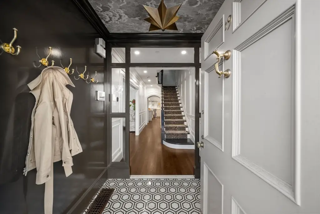 19 Charles River Square, Boston, MA 02114 - #1