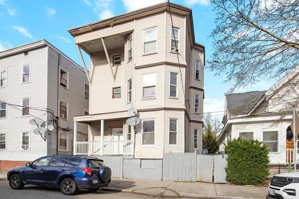 22 Elm St, Lynn, MA 01905 - #1